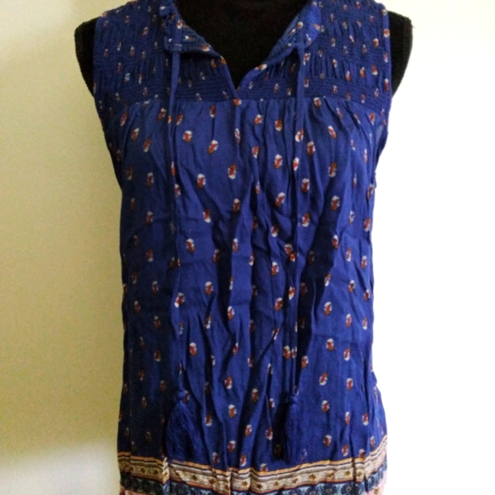Size L blue floral tank by Rewind